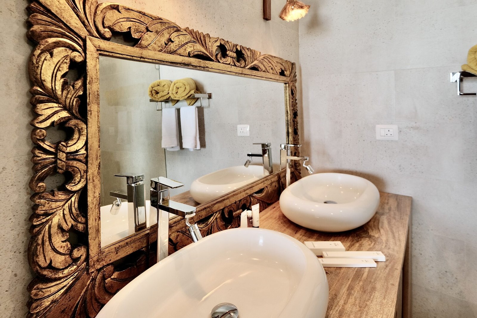 Beach Villa en-suite bathroom with walk-in shower