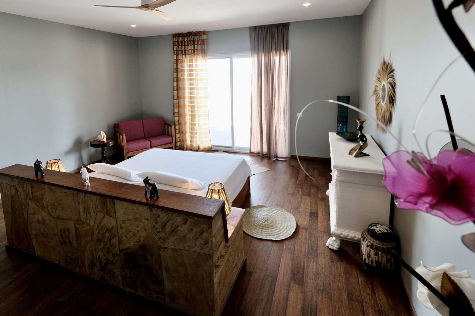 Beach Villa Sea View bedroom with king bed and seating