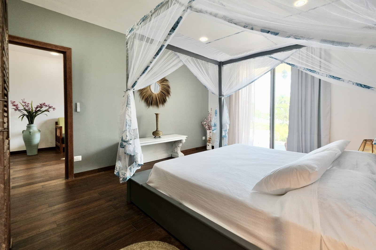 Deluxe Room with four-poster bed and garden outlook