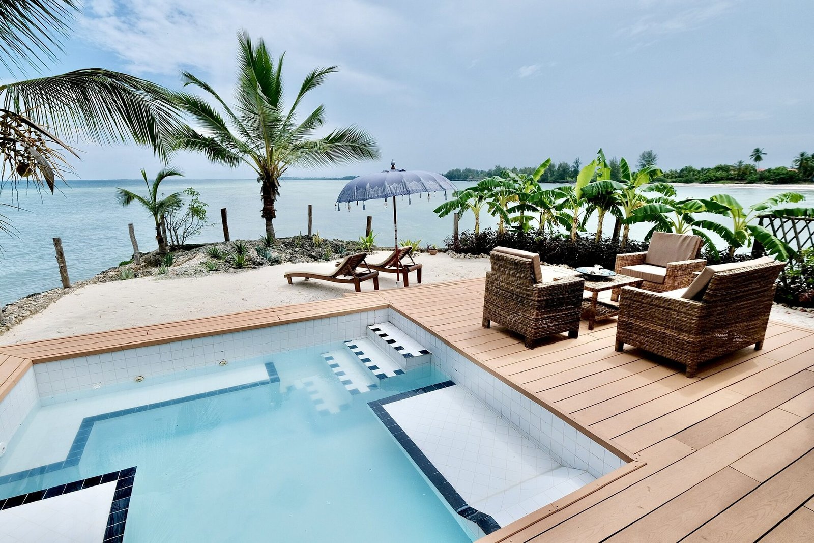 Luxury Villa with private pool and oceanfront deck at Maharaja Boutique Hotel