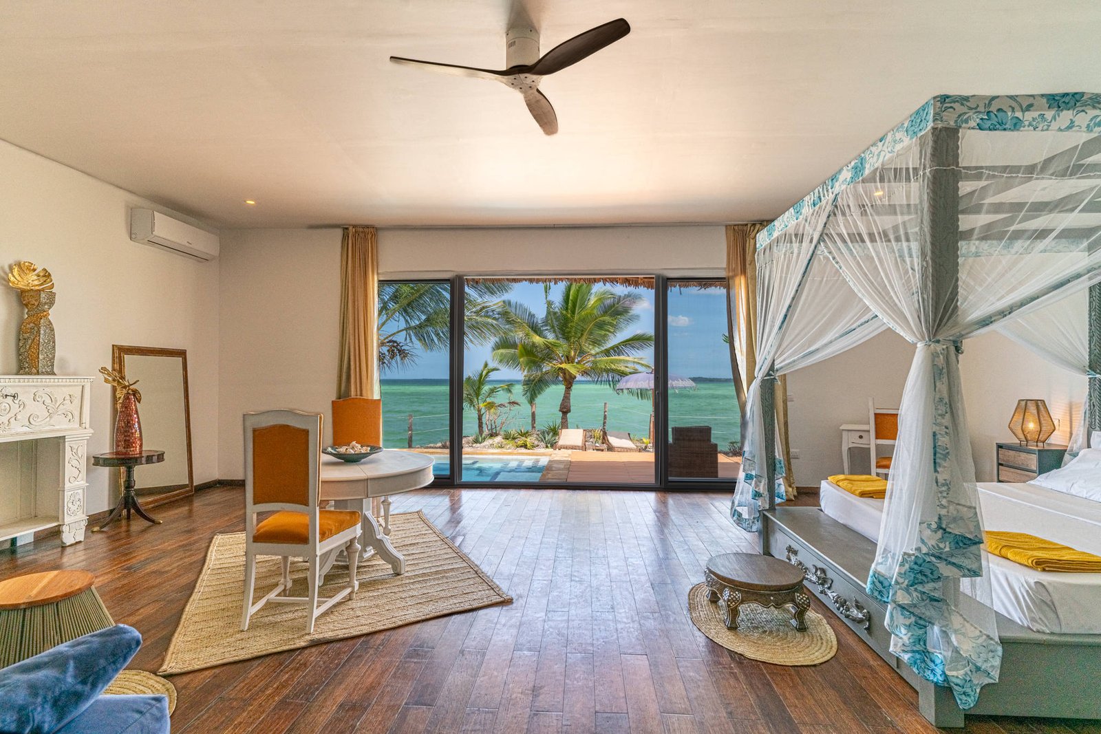 Villa Deluxe with private jacuzzi and garden